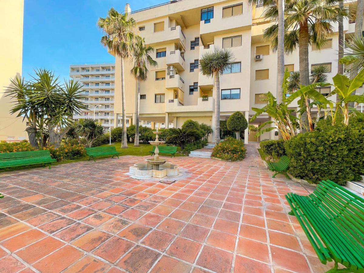 Seafront Apartment With Direct Access To The Beach Torremolinos Exteriör bild