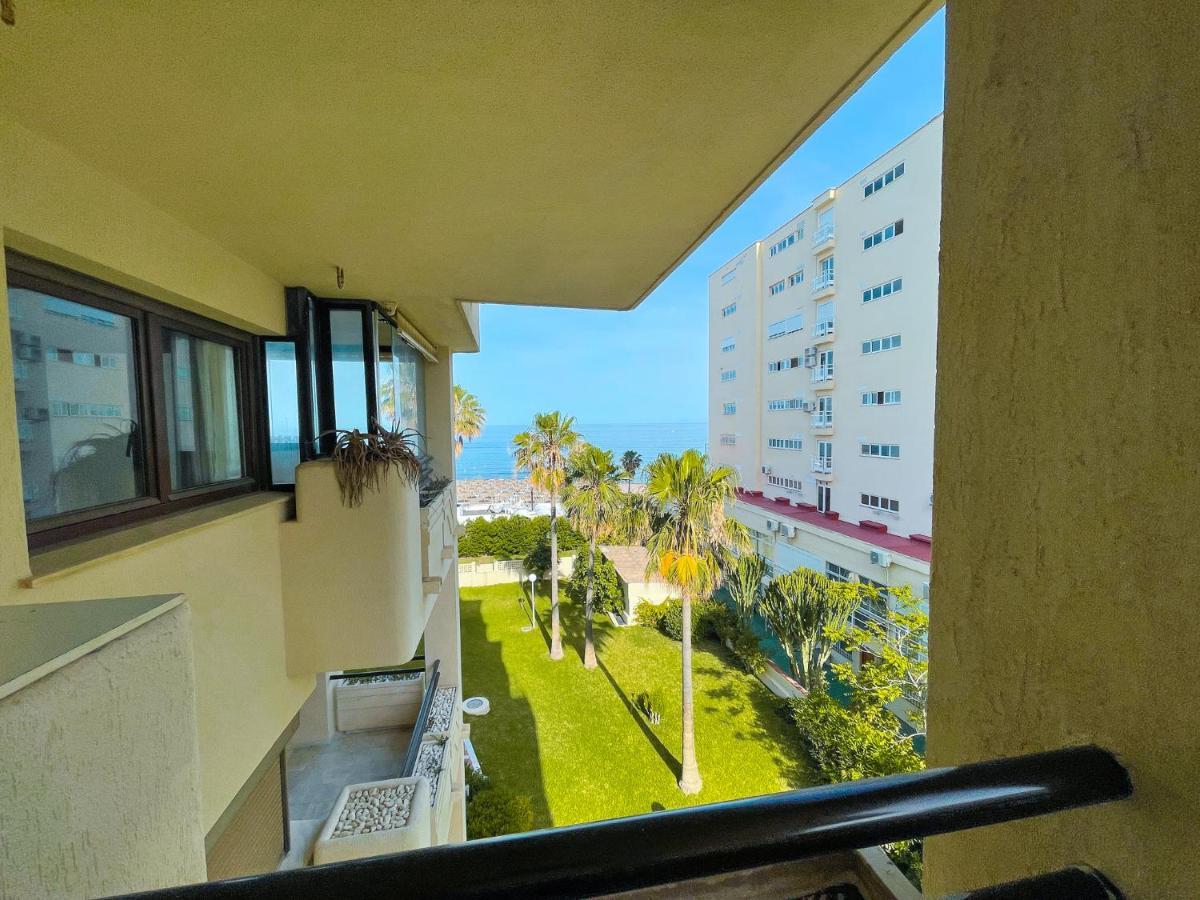 Seafront Apartment With Direct Access To The Beach Torremolinos Exteriör bild